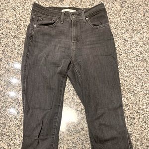 Levi’s light washed black denim jeans. With cute bow work. Ankle cropped.